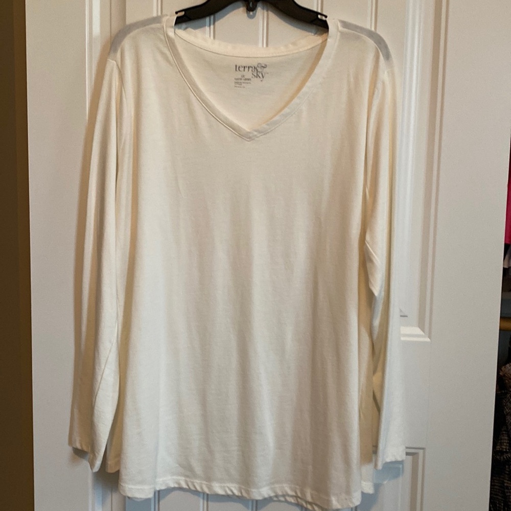 Terra & Sky Long Sleeve V-Neck Cream Top